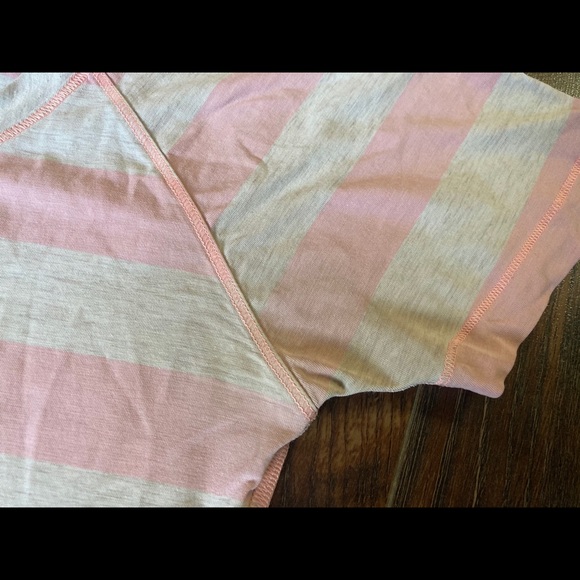Lululemon Dhyana short sleeve size 8 - Picture 5 of 8